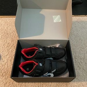 Cycling shoes (Peloton brand)